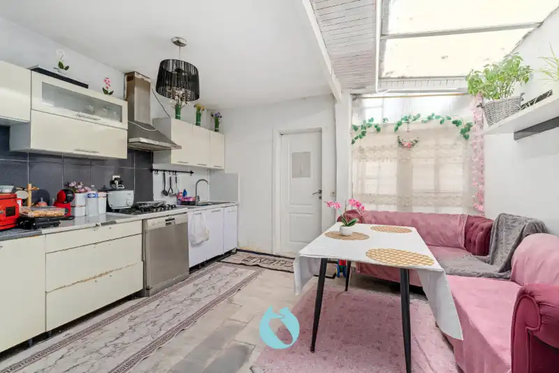 Statig gebouw bestaande uit verschillende units nabij centrum Gent foto 19