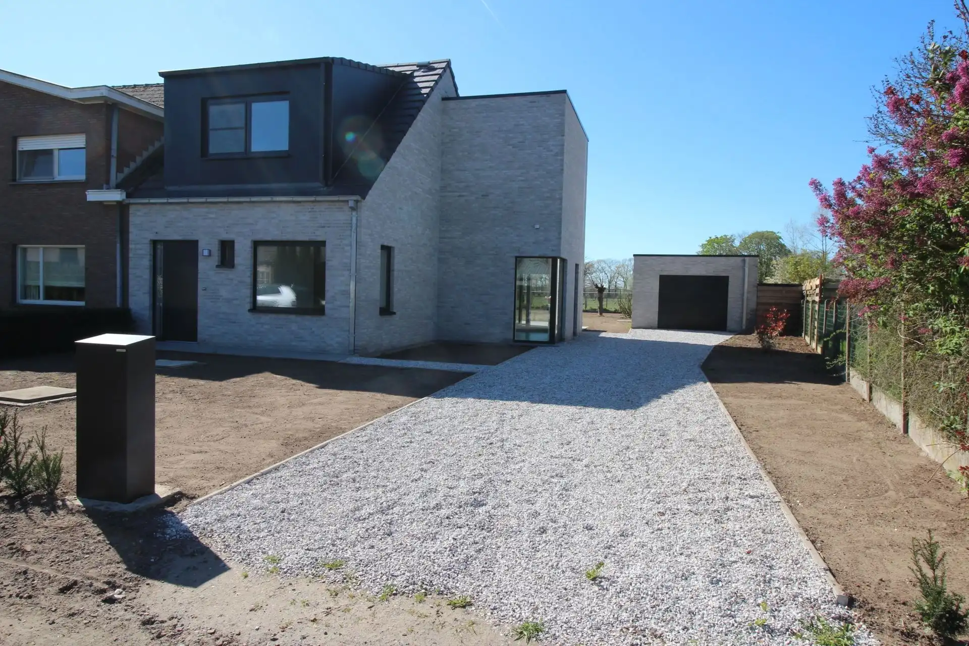 Woning, 3 slpks, voorzien van de nieuwste technieken. foto {{pictureIndex}}