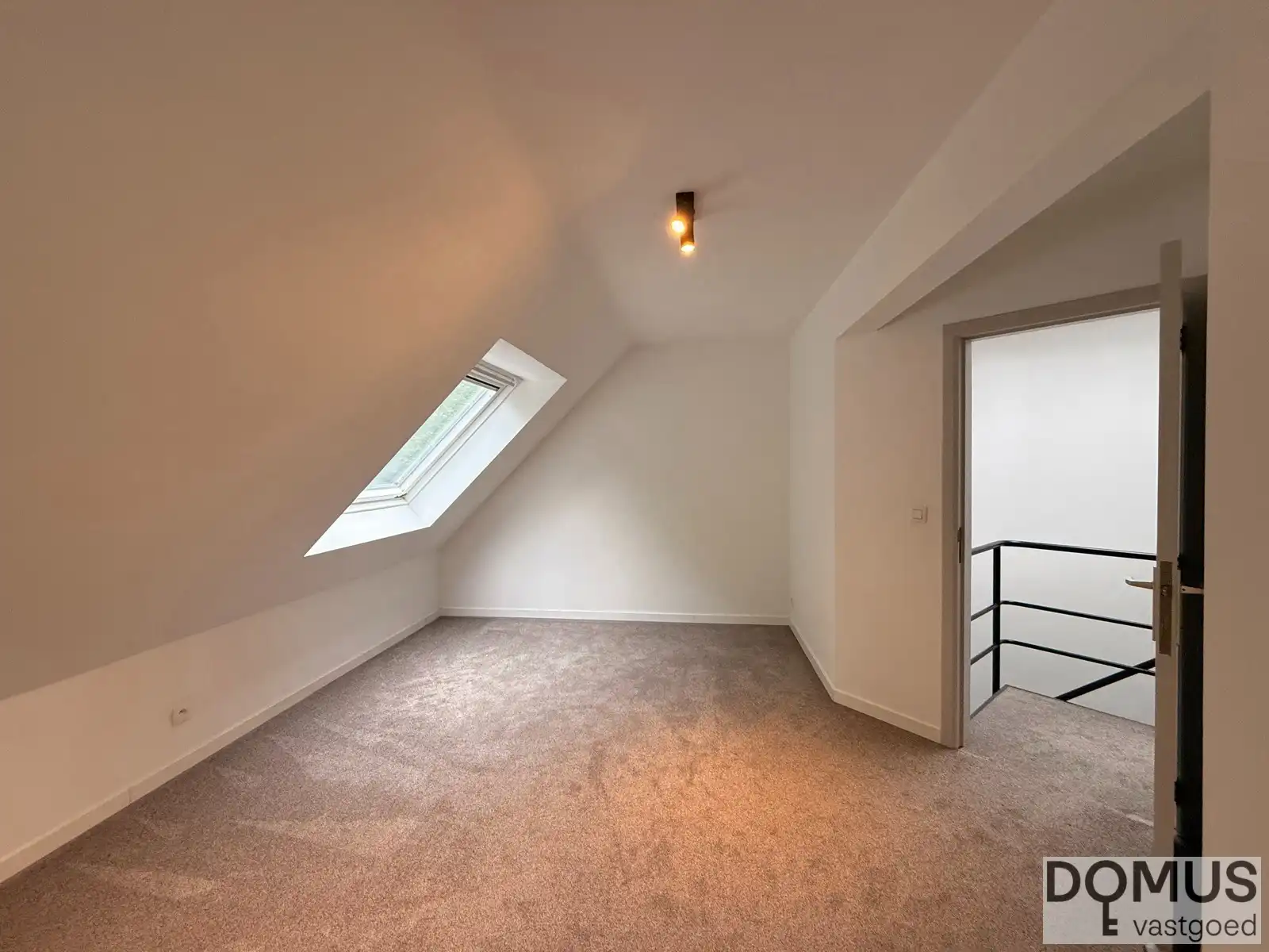 Gerenoveerde en instapklare aangename gezinswoning foto 7
