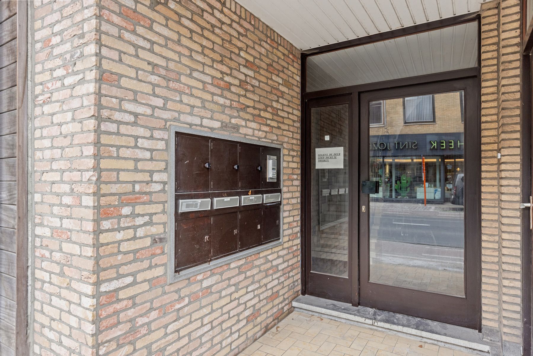 Gelijkvloers appartement te koop in het centrum van Geluwe foto 2