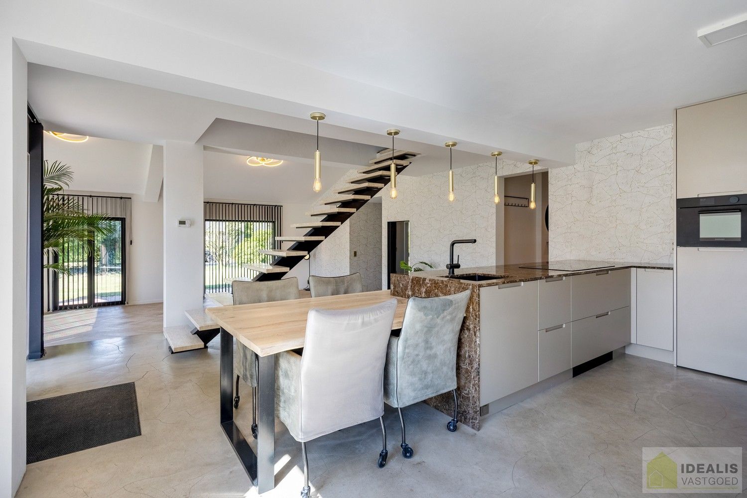 SCHITTERENDE VILLA OMRINGD DOOR PRACHTIGE TUIN MET EEN ZUIDERSE TOETS! foto 14