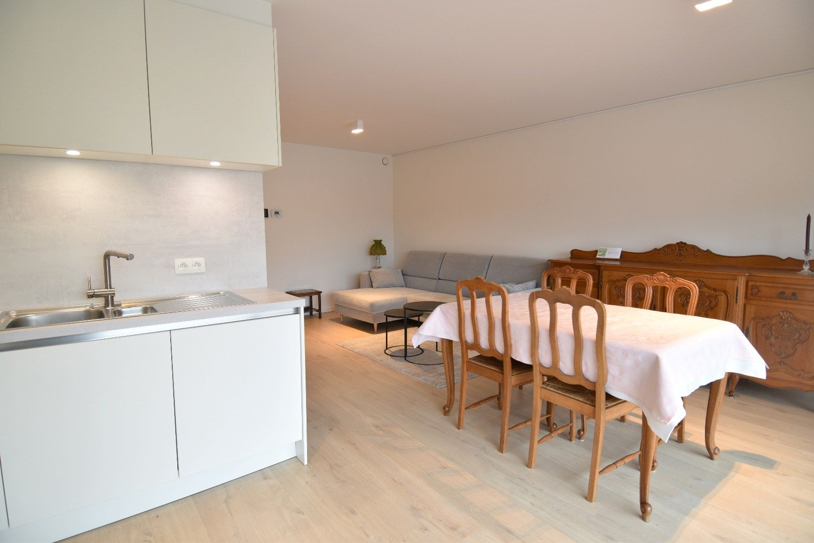 Luxe 1 slaapkamer appartement met terras in centrum Kortrijk foto 3