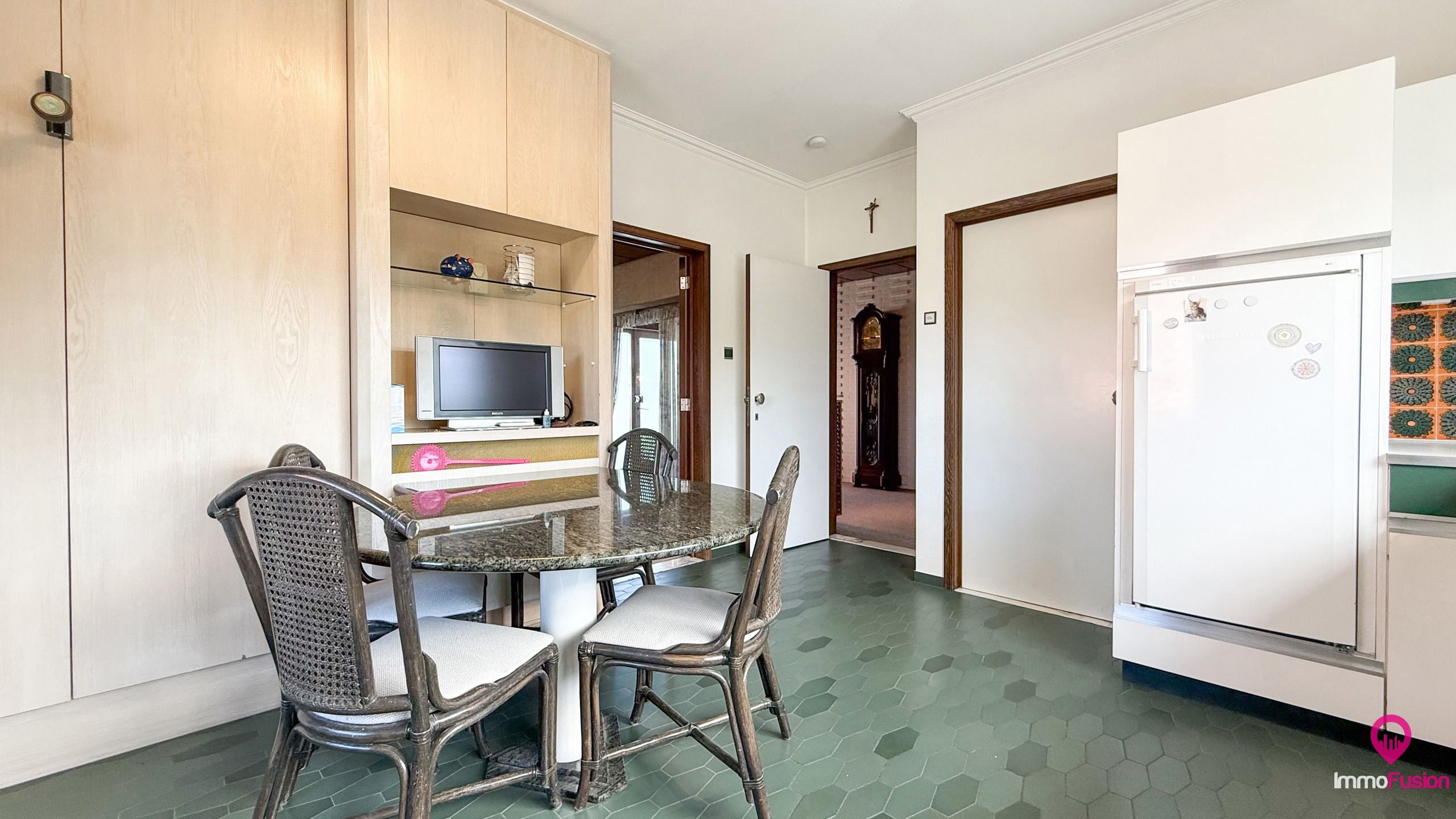 Mooie, volledig onderkelderde bungalow met 3 slaapkamers!  foto 10