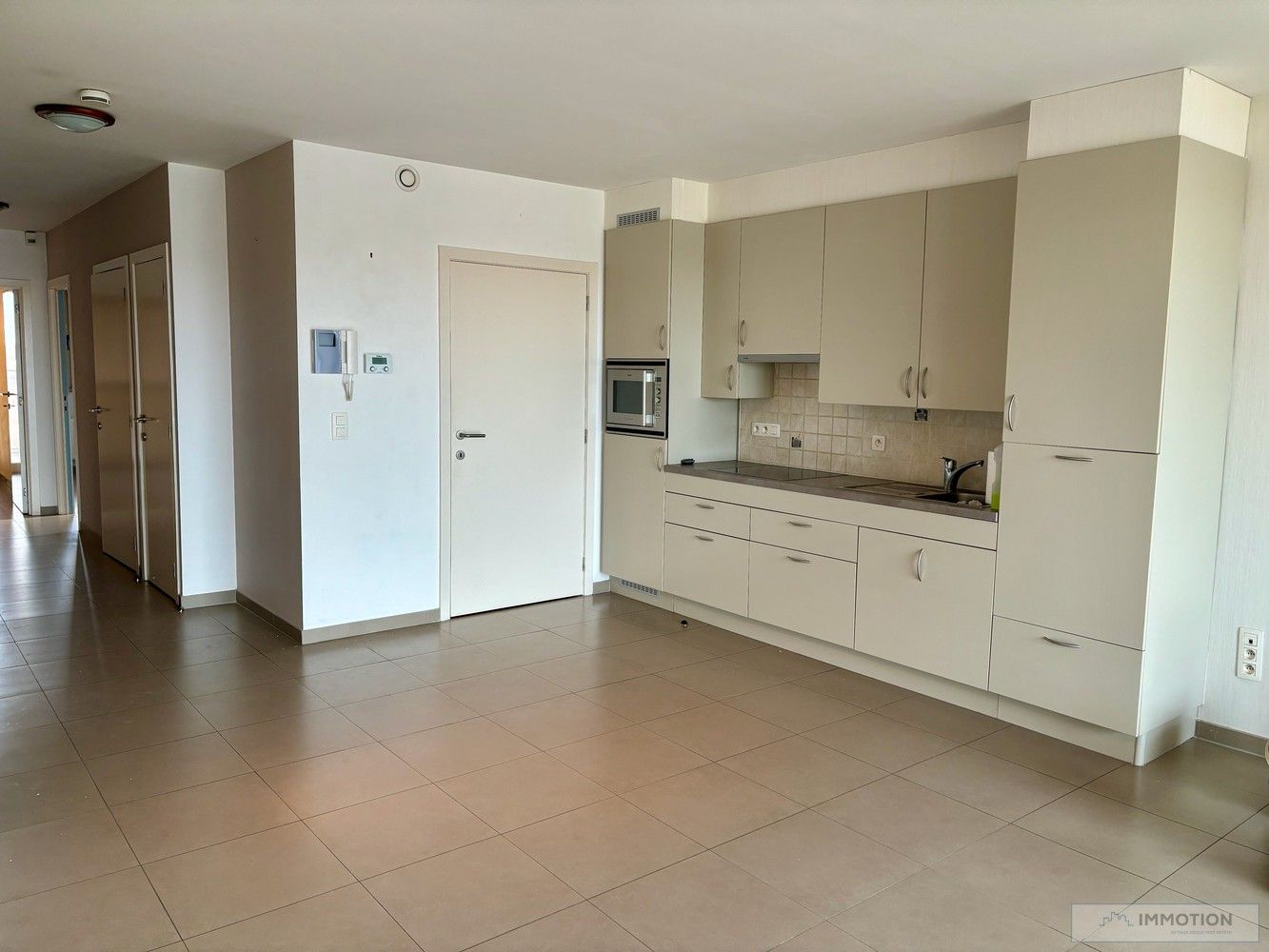 Appartement in de Zilvertorens met 2 slaapkamers, terrassen en uitzicht foto 3