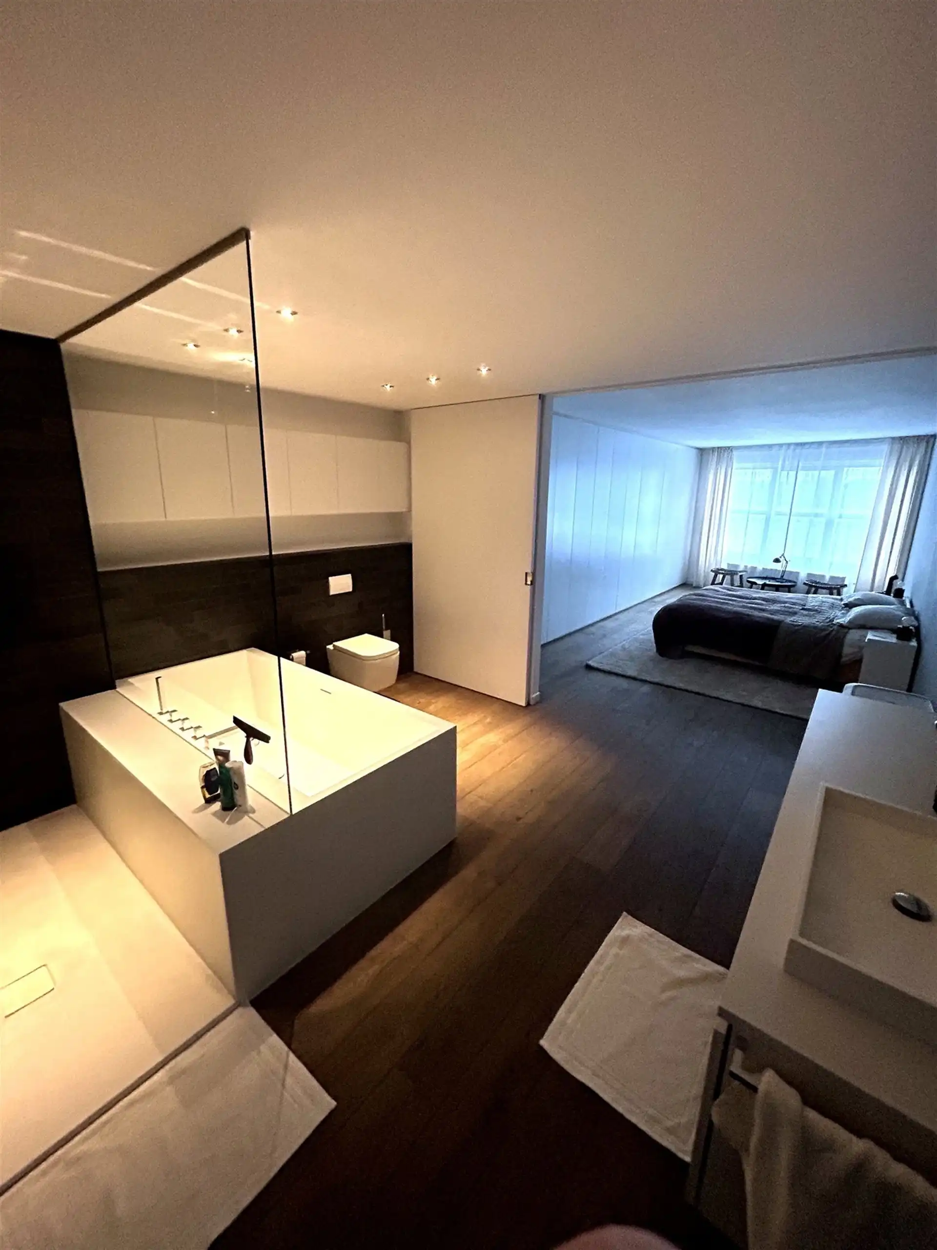 Stijlvol en lichtrijk appartement met twee terrassen en open uitzicht foto 8