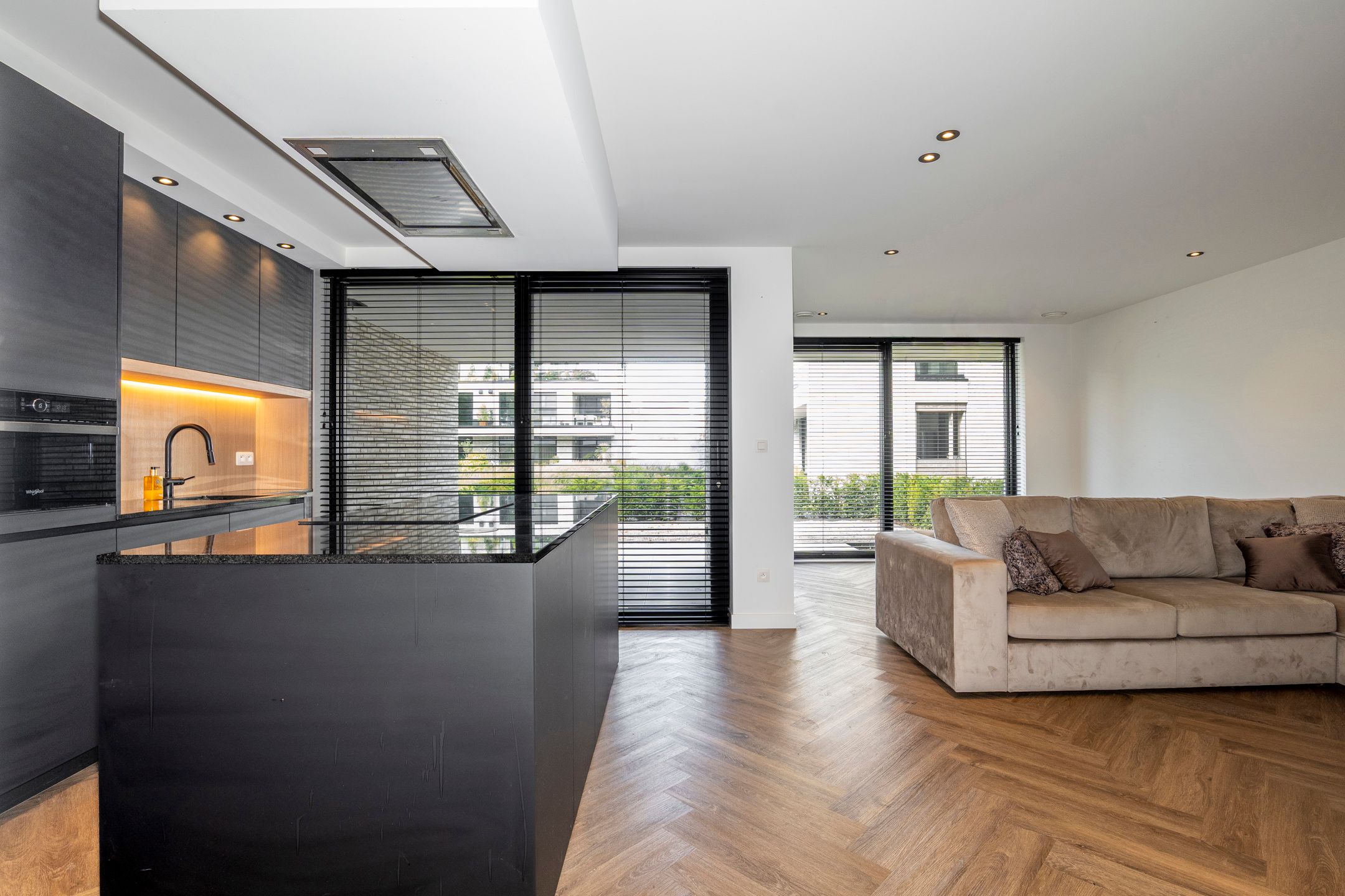 Luxe afgewerkt gelijkvloers appartement met twee slaapkamers foto 5