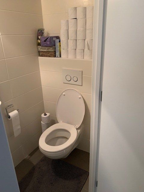 Ongemeubeld tweeslaapkamer-appartement op de tweede verdieping foto 7