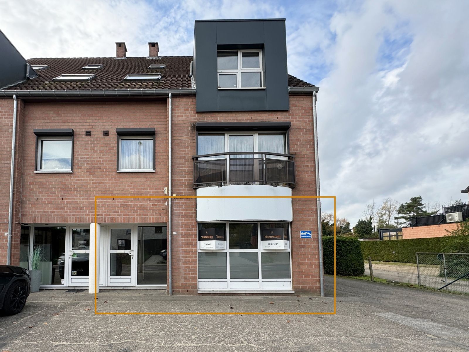 TE HUUR: GELIJKVLOERSE HANDELSRUIMTE / KANTOOR VAN CA. 40M2 MET KELDERBERGING TE GENK (BOKSBERG) foto 11