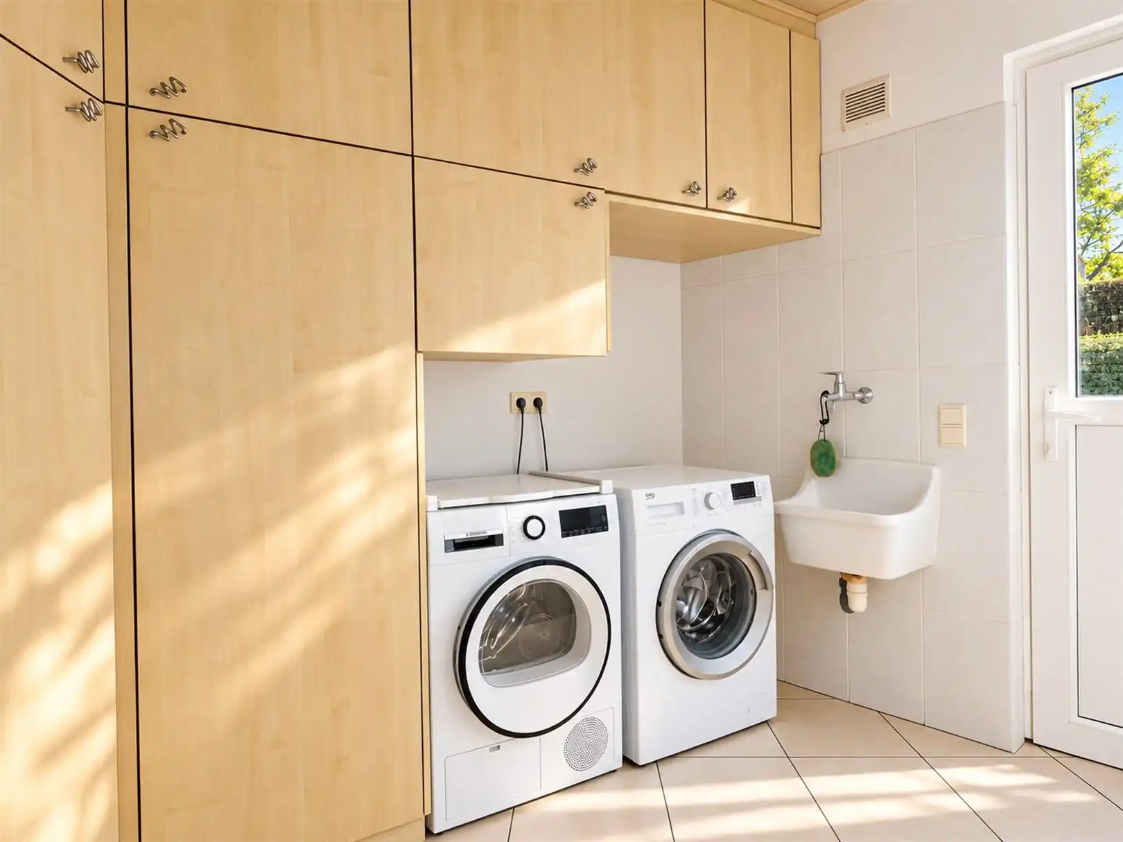 Gelijkvloers appartement met twee slaapkamers en tuin foto 10