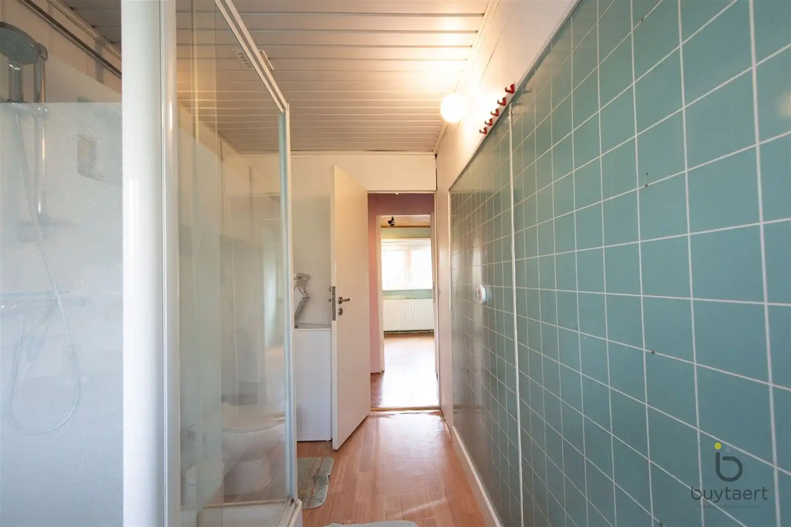 Veel renovatiepotentieel in ruime rustig gelegen familiewoning midden in het groen! foto 38