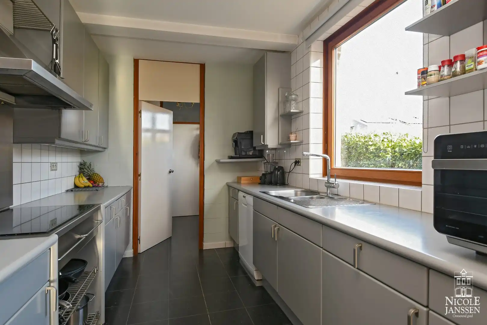 Bijzonder energiezuinige halfvrijstaande woning met diepe tuin foto 13