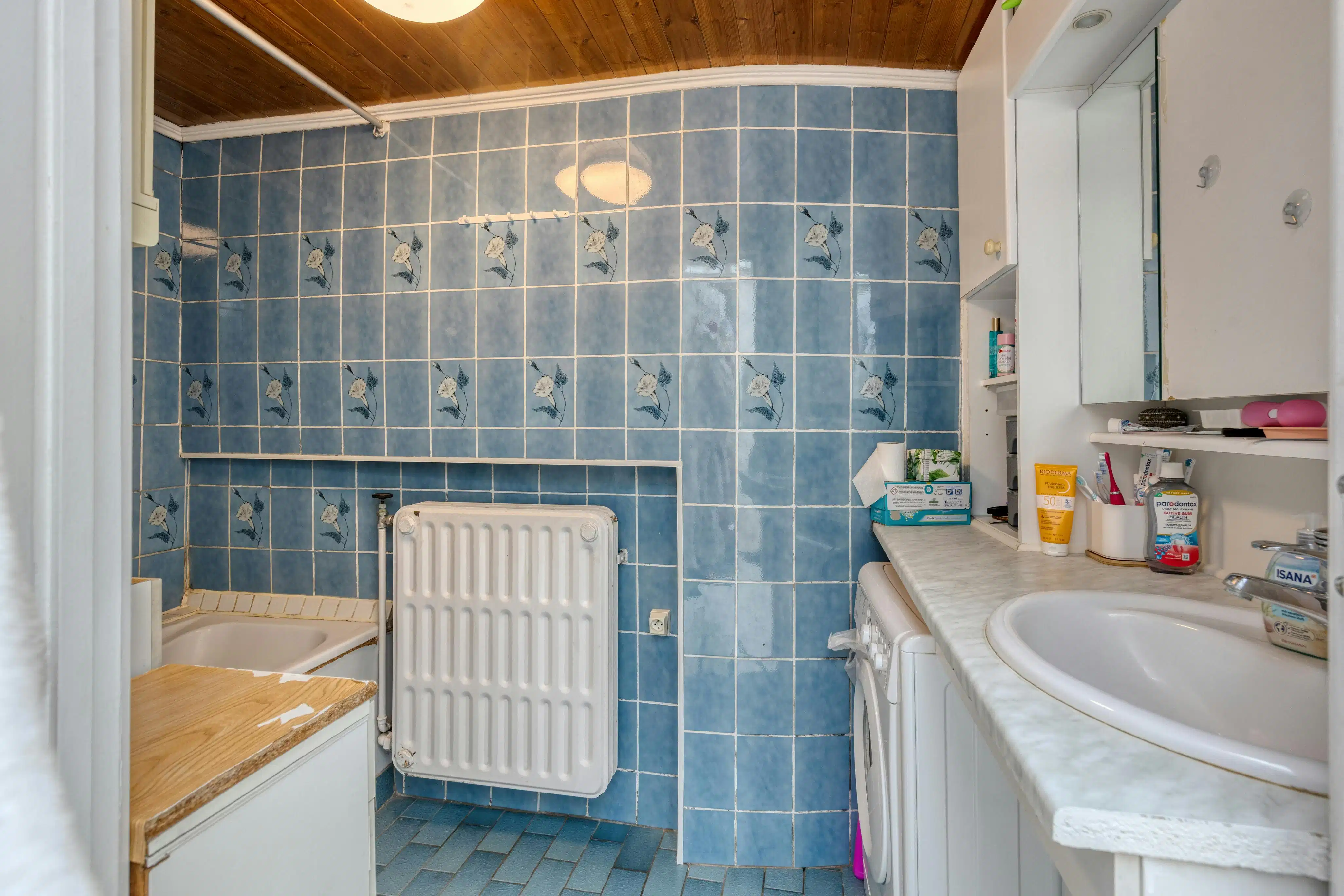 Ruime rijwoning met tuin en garage nabij centrum Izegem. foto 15