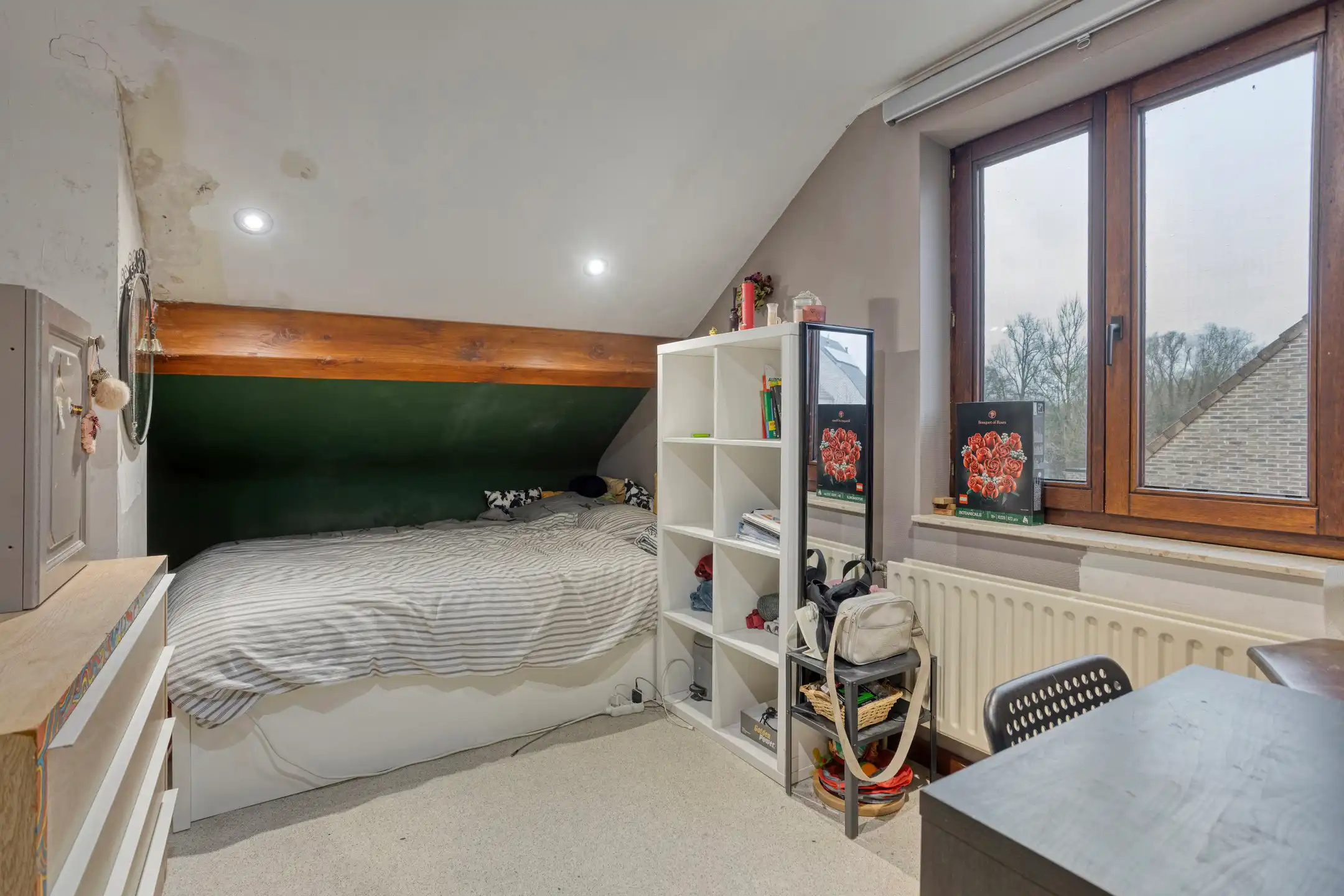 Rustig gelegen woning met drie slaapkamers, bureau en garage foto 8