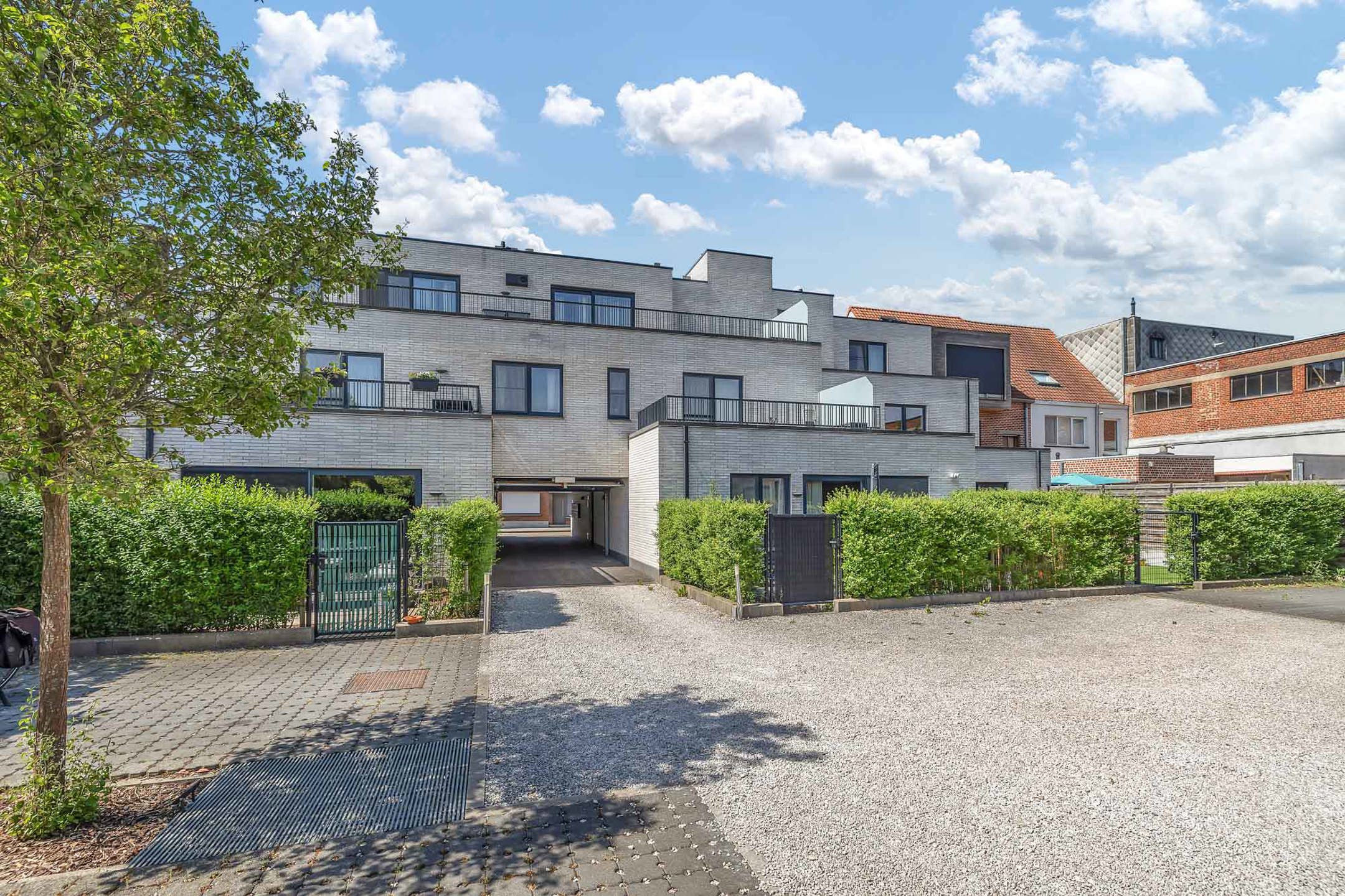 Instapklaar appartement centrum Deinze – ideaal als eigen stek of investering! foto 10