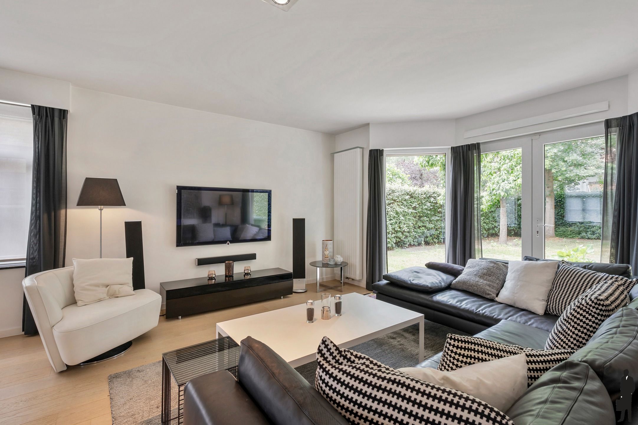 Verrassend instapklare ruime woning op centrale locatie te Brasschaat! foto 5