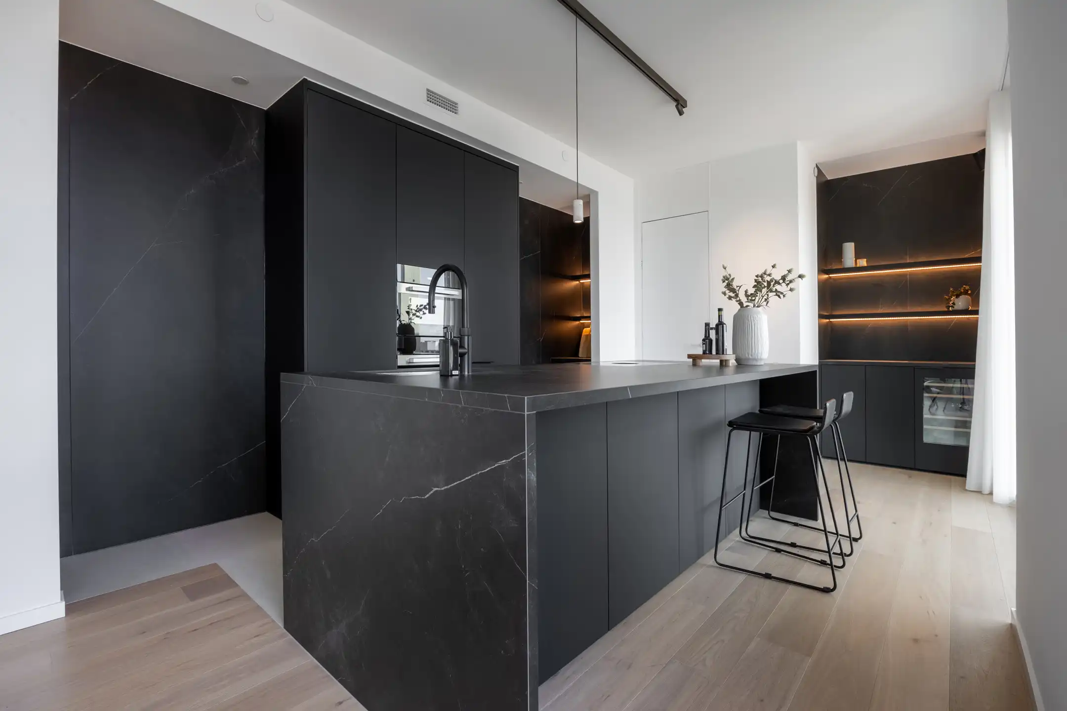 Stijlvol penthouse met panoramisch zicht op stad en haven foto 9