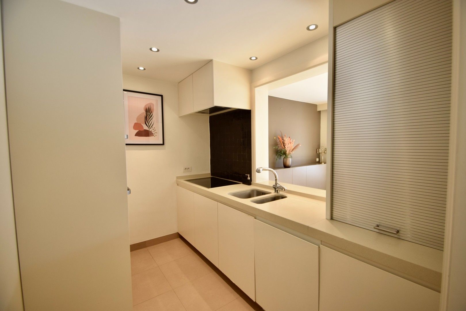 Twee slaapkamer appartement met terras gelegen aan het Alfred Verweeplein, centrum Knokke. foto 7