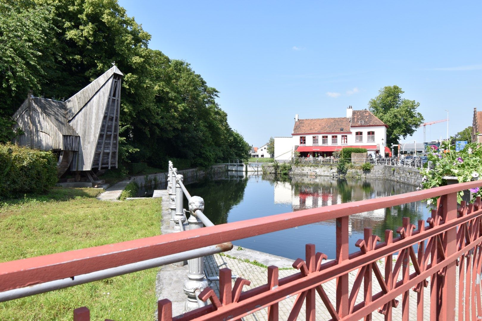 Handelshuis met privé woonst gelegen langs de Lange Rei foto 19