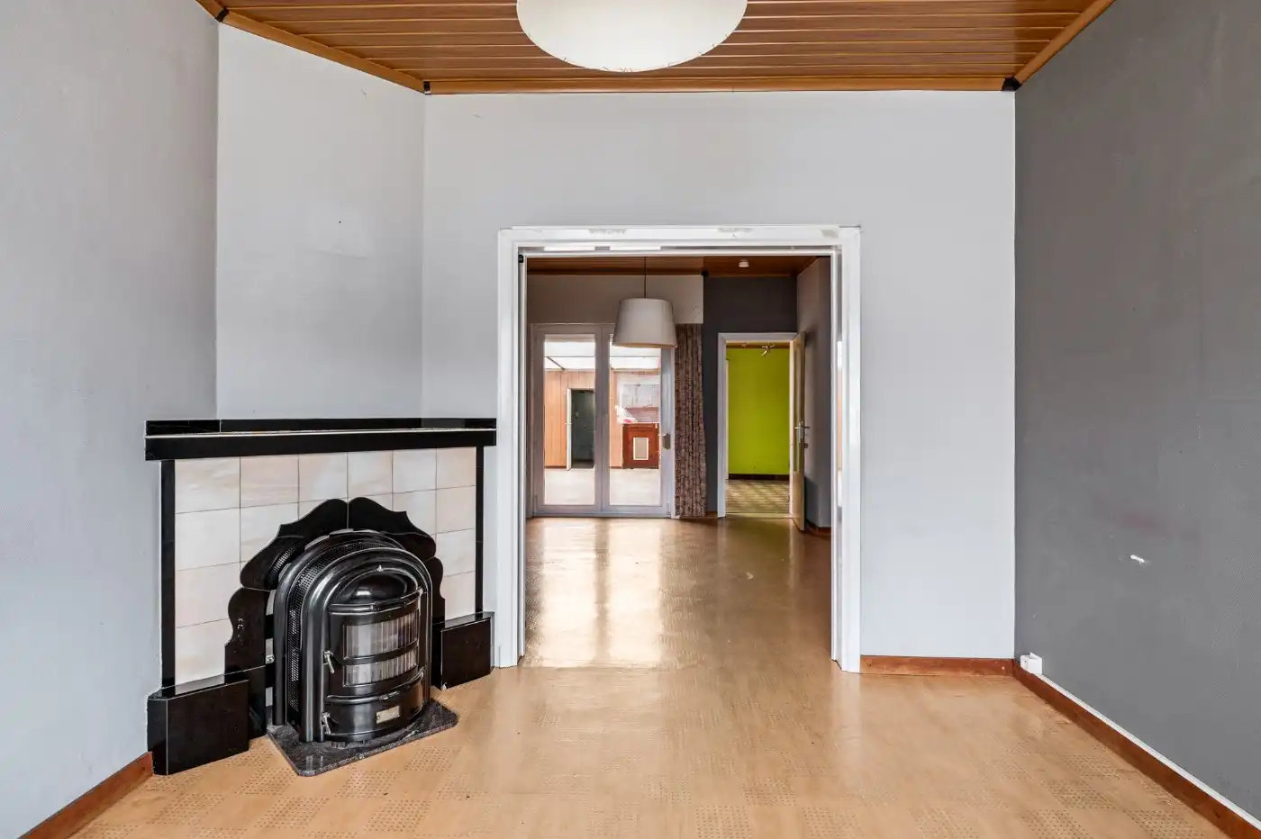 Te renoveren woning met 2 slpk. en tuin foto 3