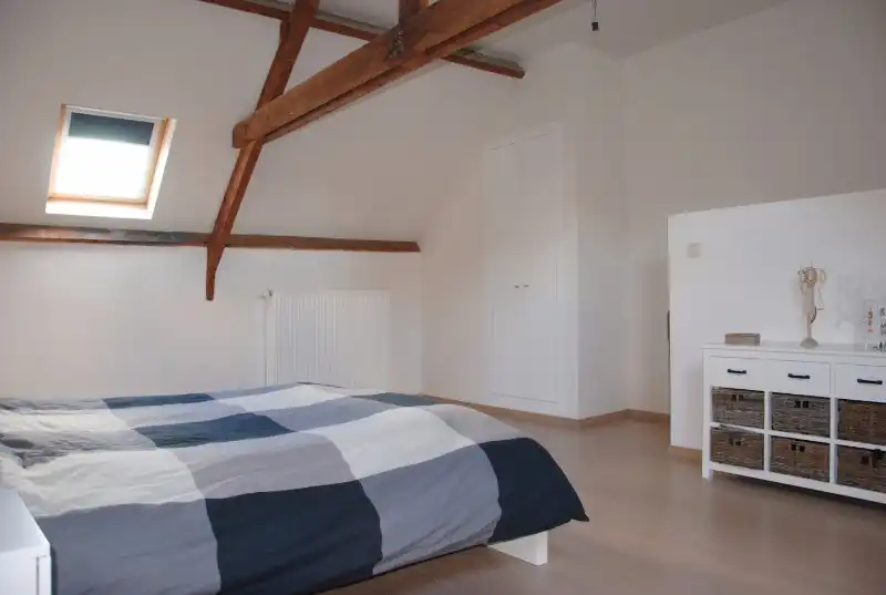 Mooi gerenoveerde lichtrijke woning te huur met zonnepanelen in Wevelgem foto 8