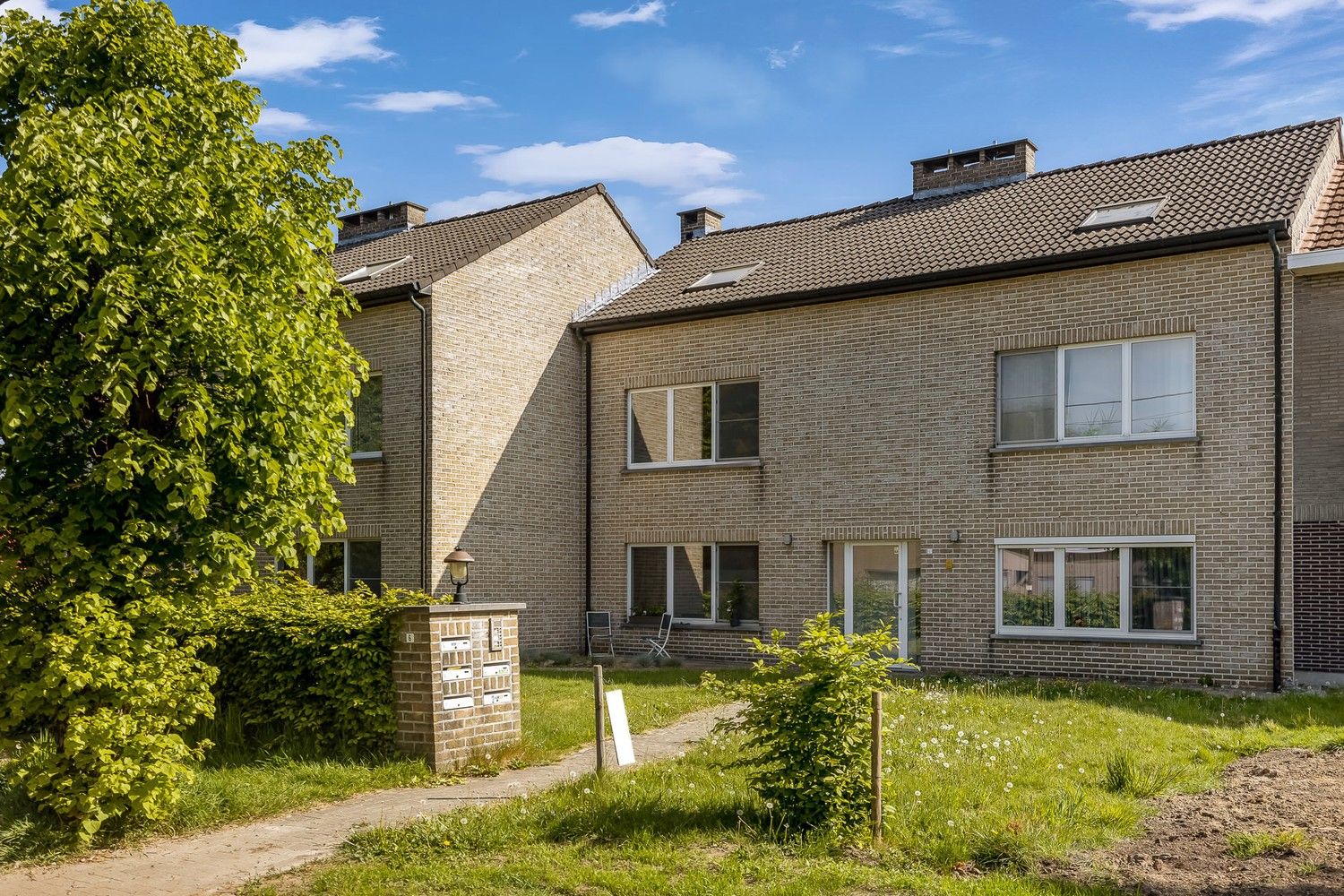 Gerenoveerd appartement met 2 slpkrs en garage foto 3