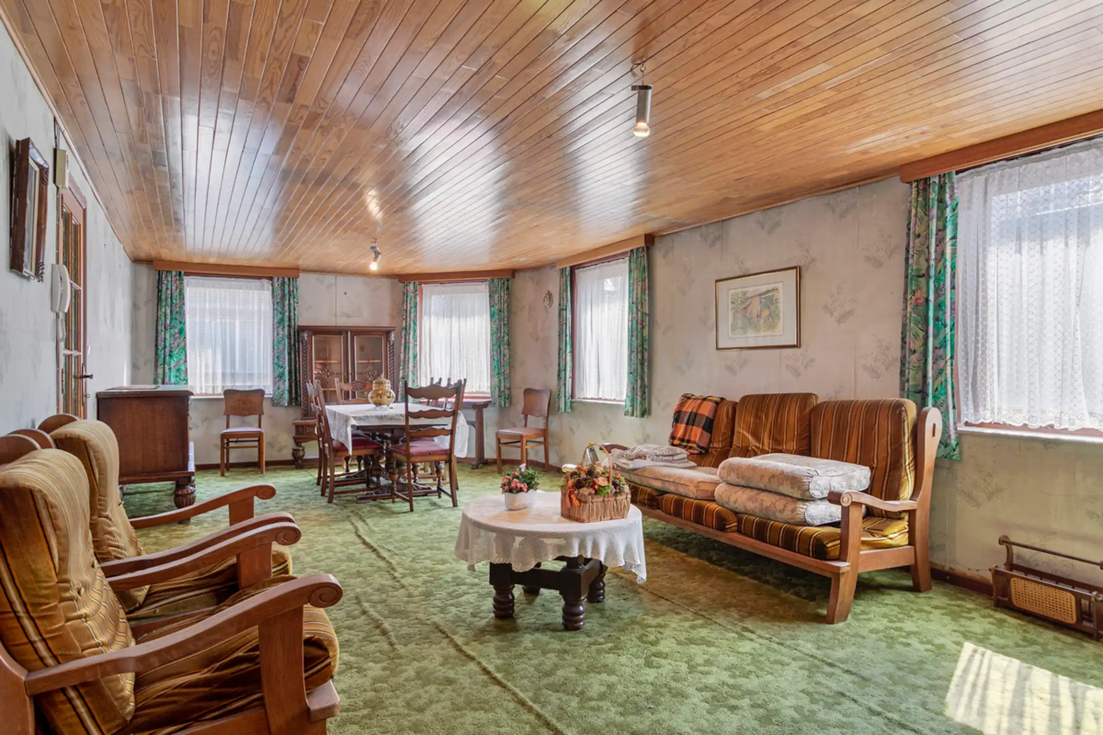 Eigendom met appartement én handelszaak met woonst & garage! foto 8