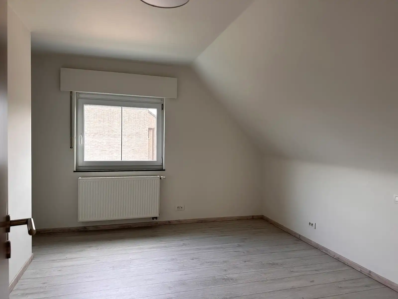 Woning met 4 slaapkamers in rustige wijk foto 12