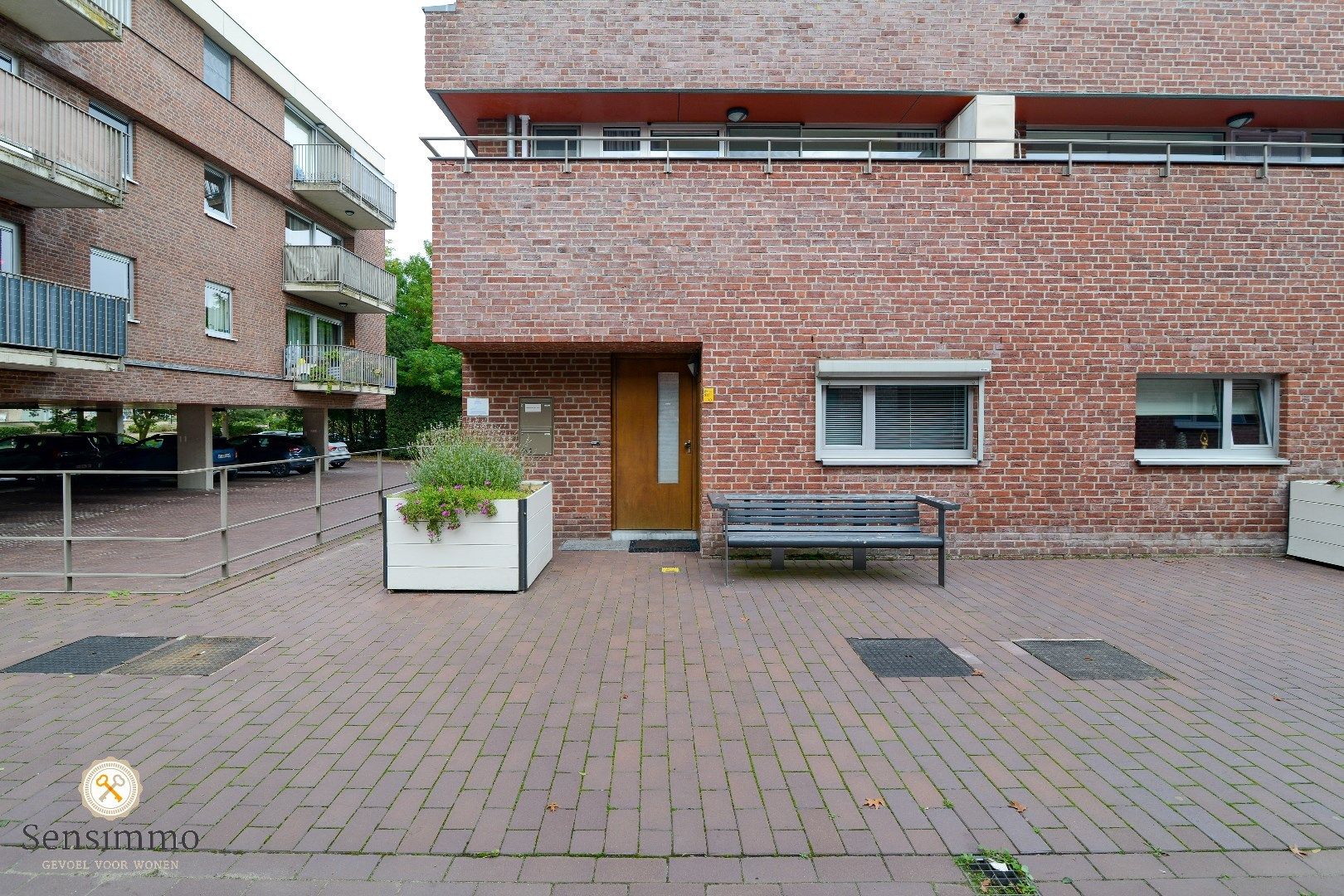 Gelijkvloers éénslaapkamerappartement met terras en parking foto 3