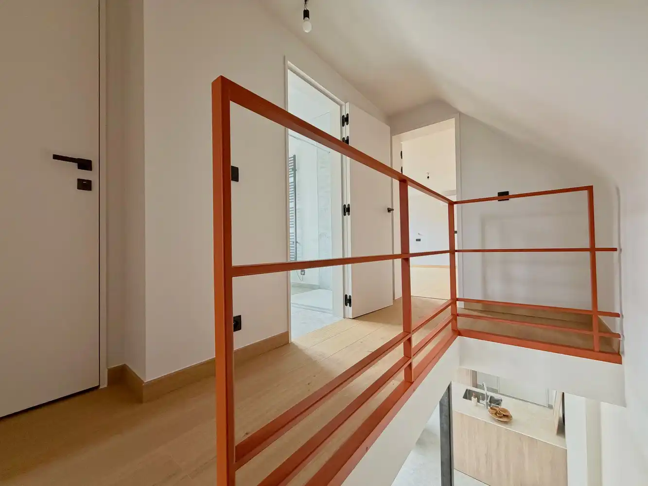 Exclusieve, energiezuinige woning met 3 slpks., 2 badks. + tuin foto 13