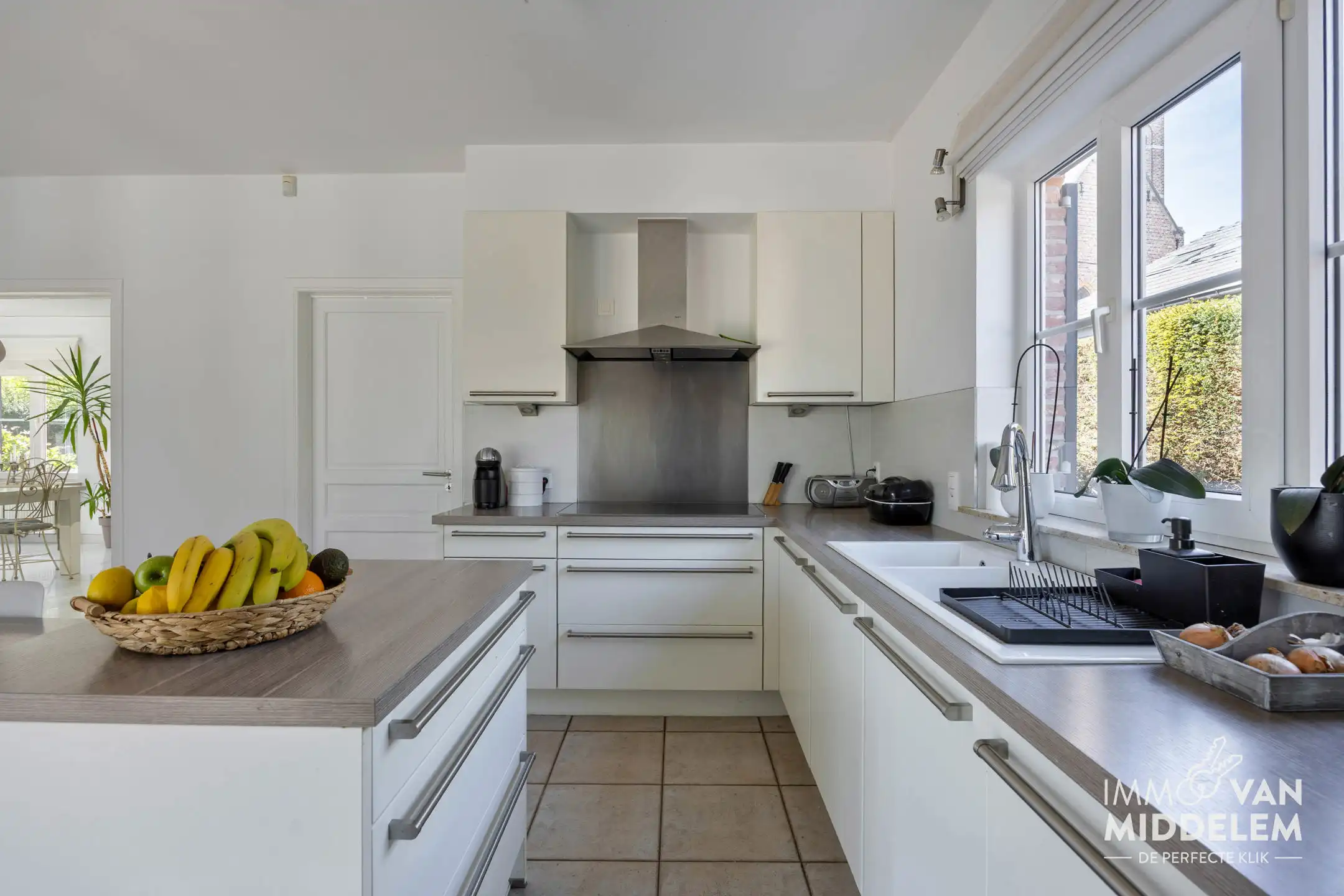 CHARMANTE VILLA MET ZWEMBAD EN VEELZIJDIG BIJGEBOUW foto 9