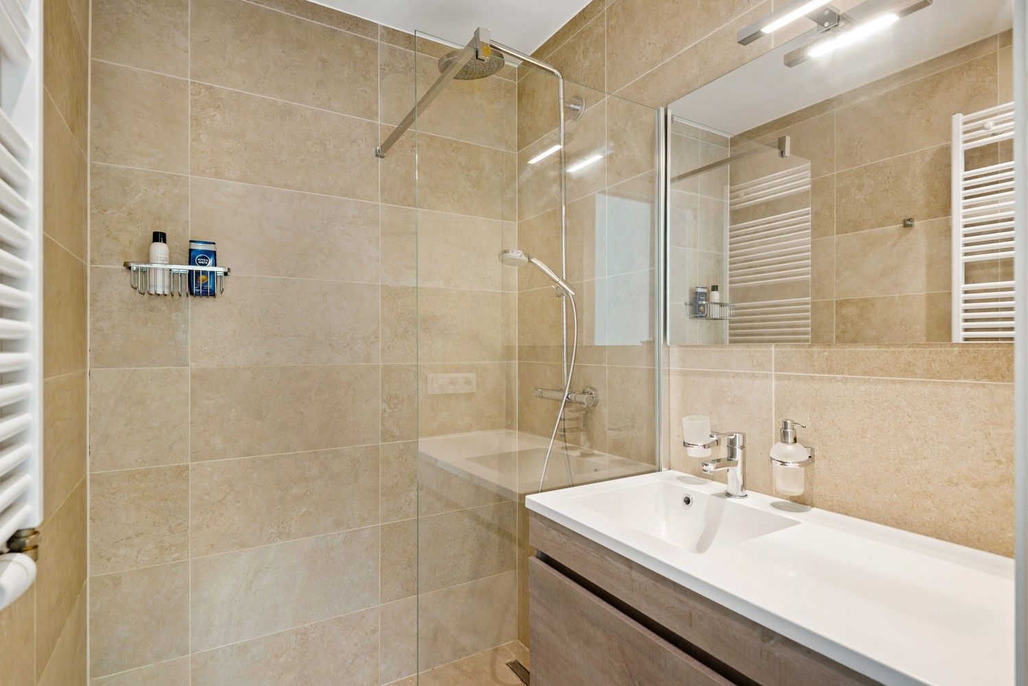 Ruime kangoeroewoning met 6 slaapkamers en 3 badkamers nabij het Steytelinckpark te Wilrijk. foto 5