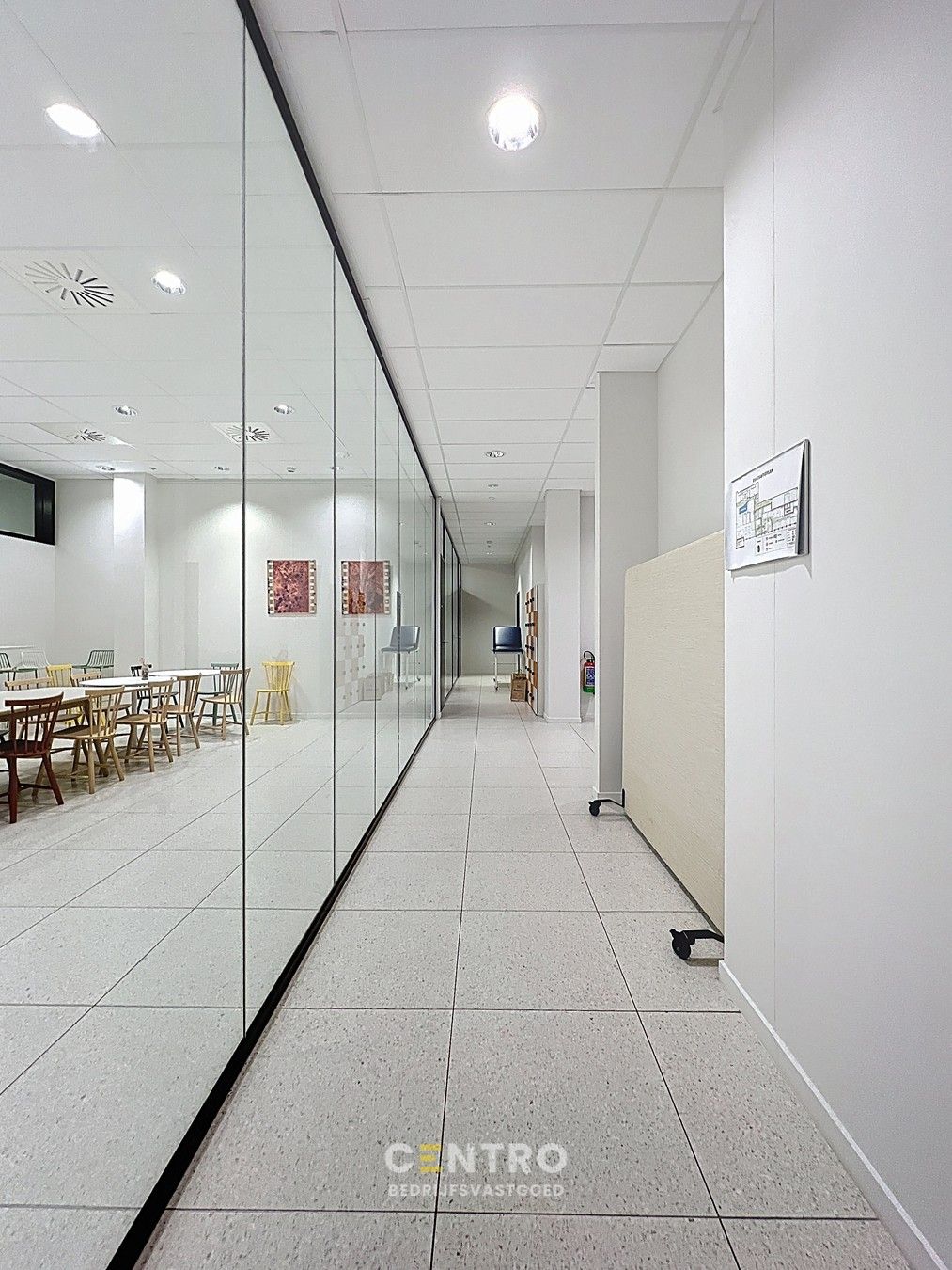 Modern kantoor op een rustige, vlot bereikbare locatie te Roeselare, ideaal voor vrije beroepen en zelfstandigen. foto 17