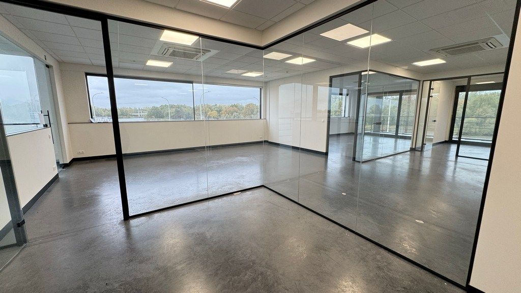 Instapklare kantoren te huur met terras vlakbij afrit R4 in Evergem foto 22