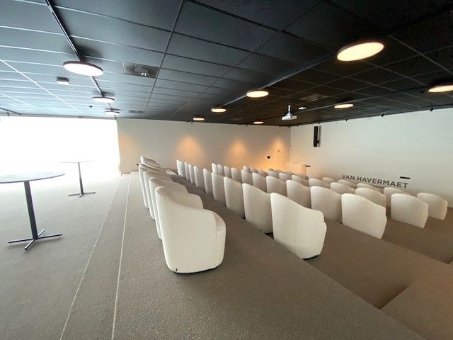 Stijlvolle kantoorruimte met 16 autostaanplaatsen ideale ligging langs E313. foto 15