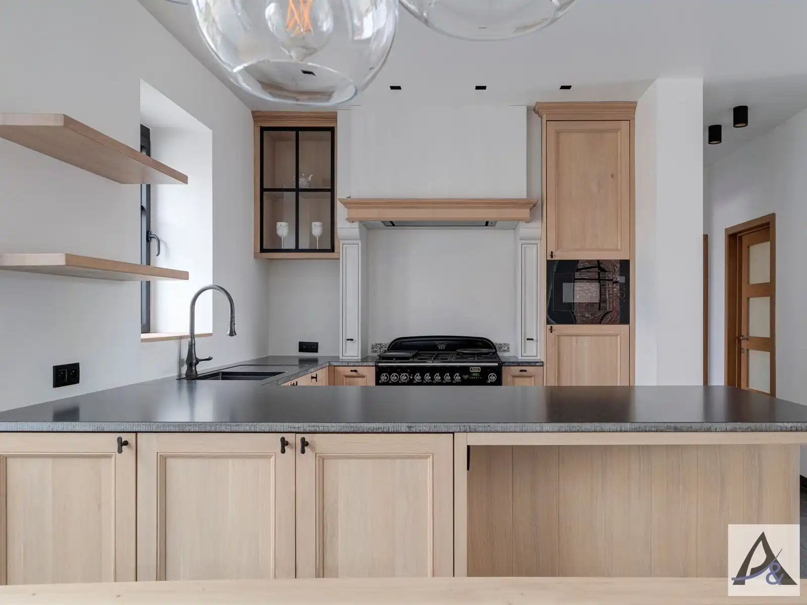 Totaal gerenoveerde, instapklare gezinswoning te koop in het hart van Munsterbilzen! foto 8