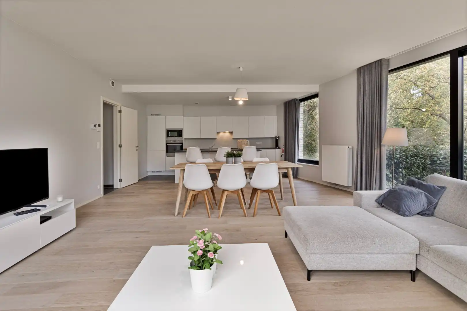 3- slaapkamer appartement gelegen te midden van het groen met privatieve tuin. foto 2