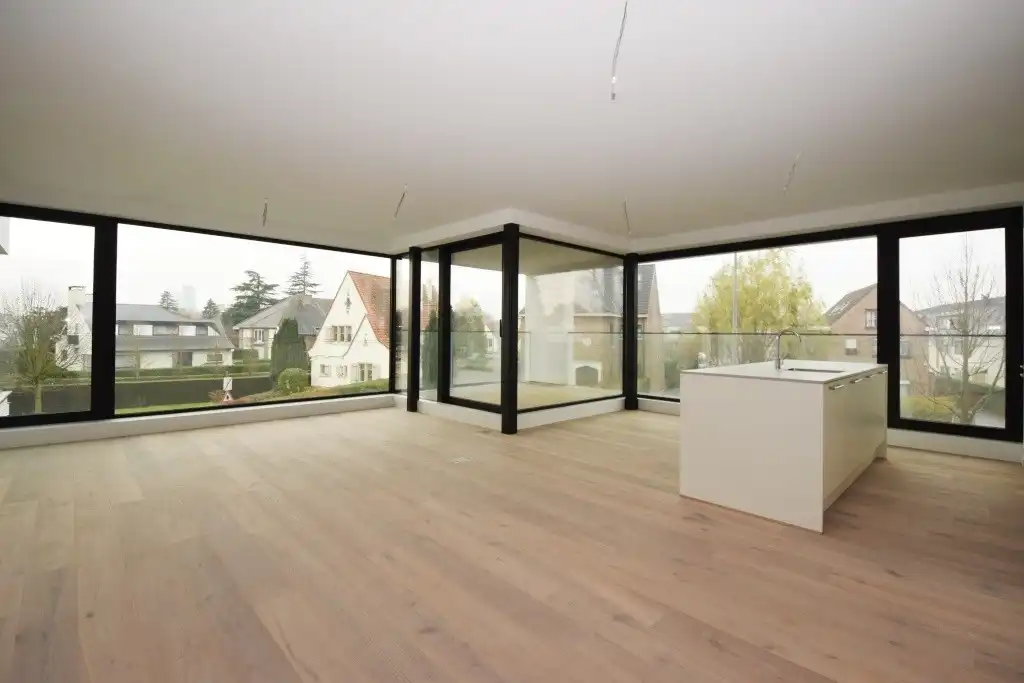 Luxueus en ruim recent appartement met 3 slaapkamers en 2 badkamers. foto 2