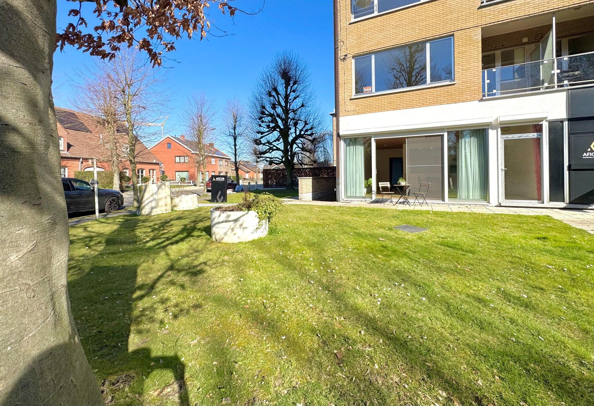 GELIJKLVOERS APPARTEMENT MET 1 SLAAPKAMER - 72 M² foto 2