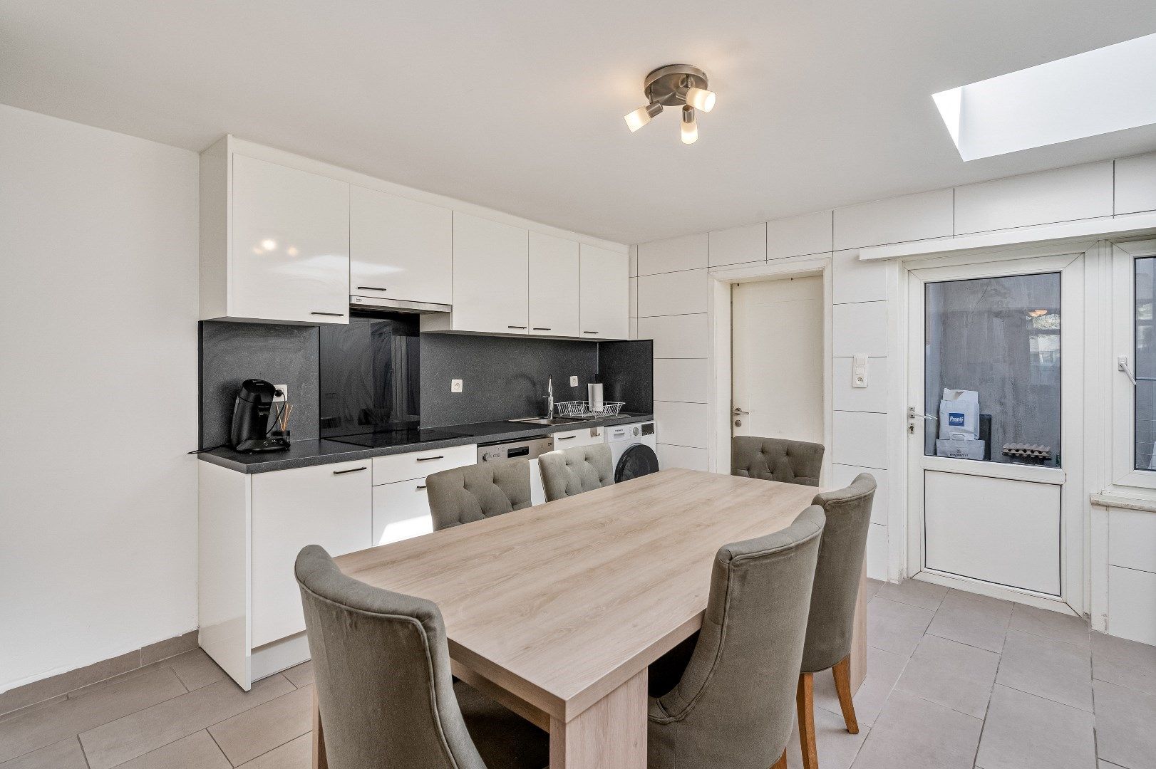 Gerenoveerde stadwoning met 4 slaapkamers foto 5