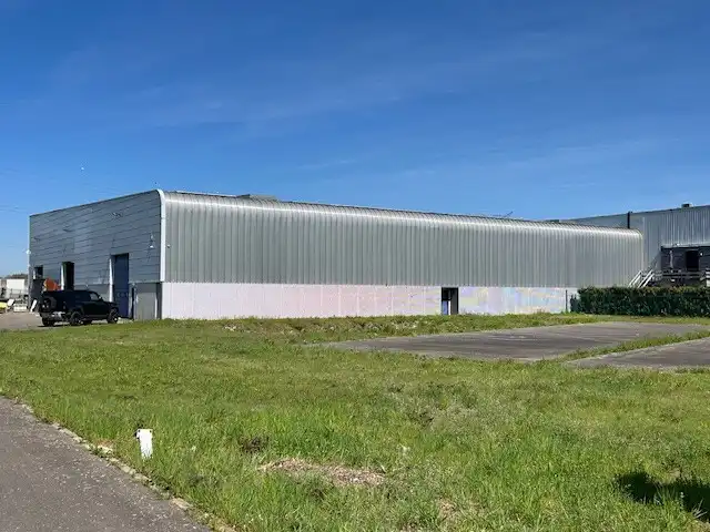 MULTIFUNCTIONEEL RUIM EN HOOG BEDRIJFSPAND foto 8