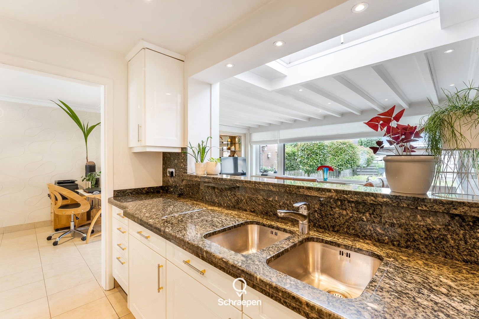 Goed onderhouden woning met 3 slpks op perceel van 5,2 are nabij Genk-centrum! foto 13