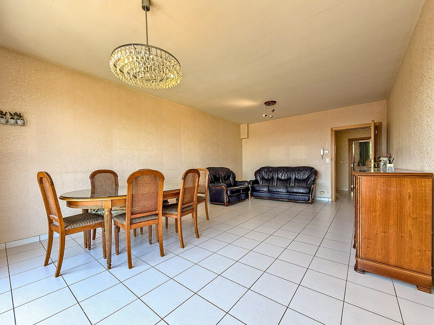 Instapklaar 2-slaapkamer appartement in centrum Diksmuide! foto 4