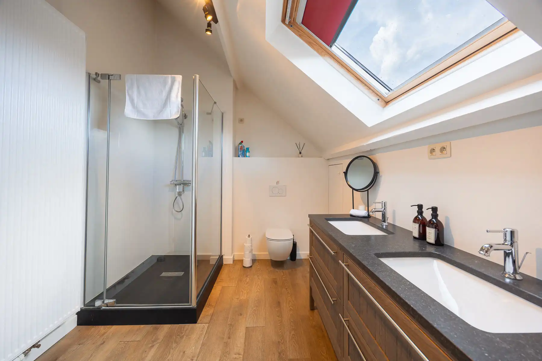Prachtig landhuis met uitzonderlijk veel ruimte foto 20