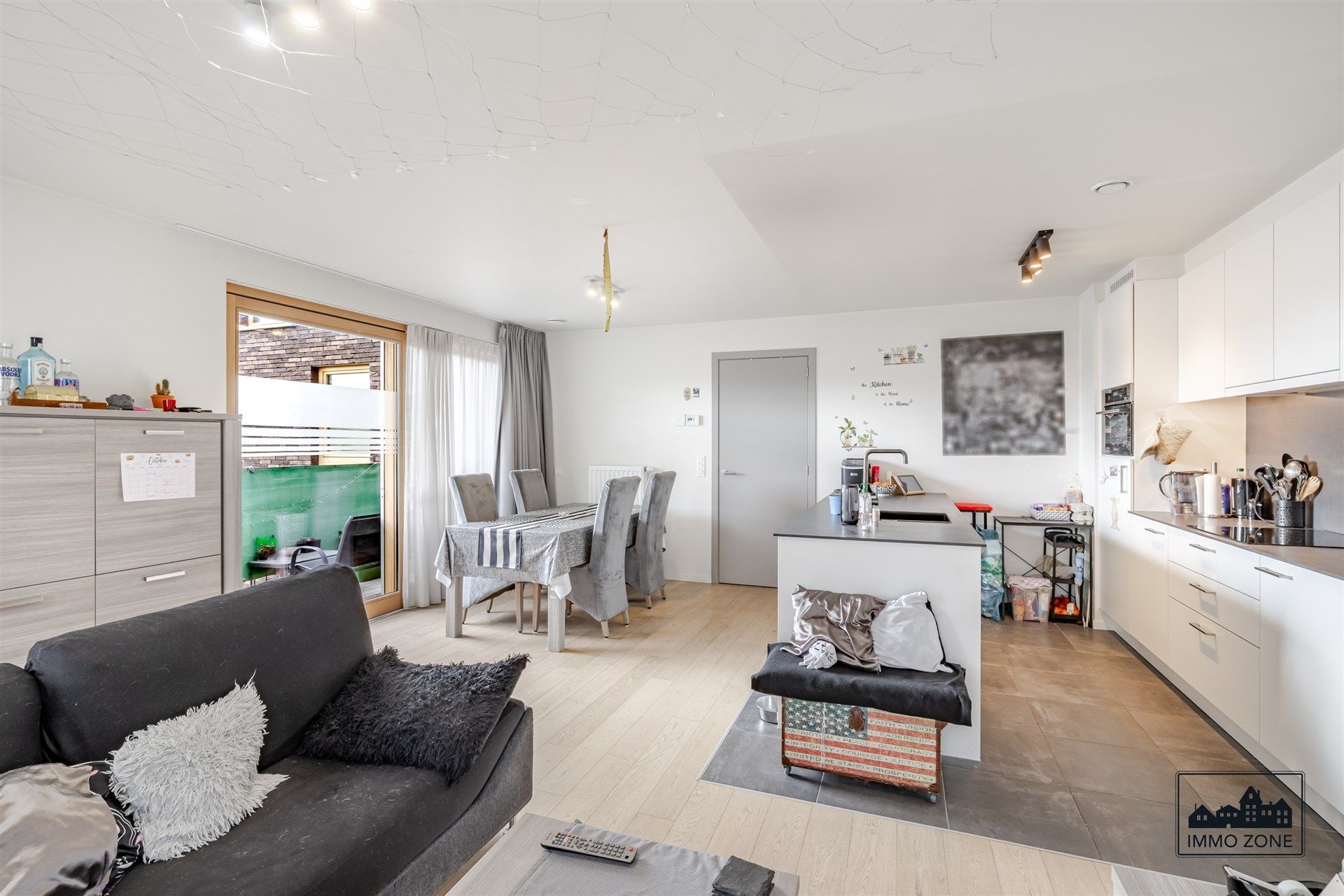 Recent gebouwd 2- slaapkamer appartement met 2 autostaanplaatsen foto 3