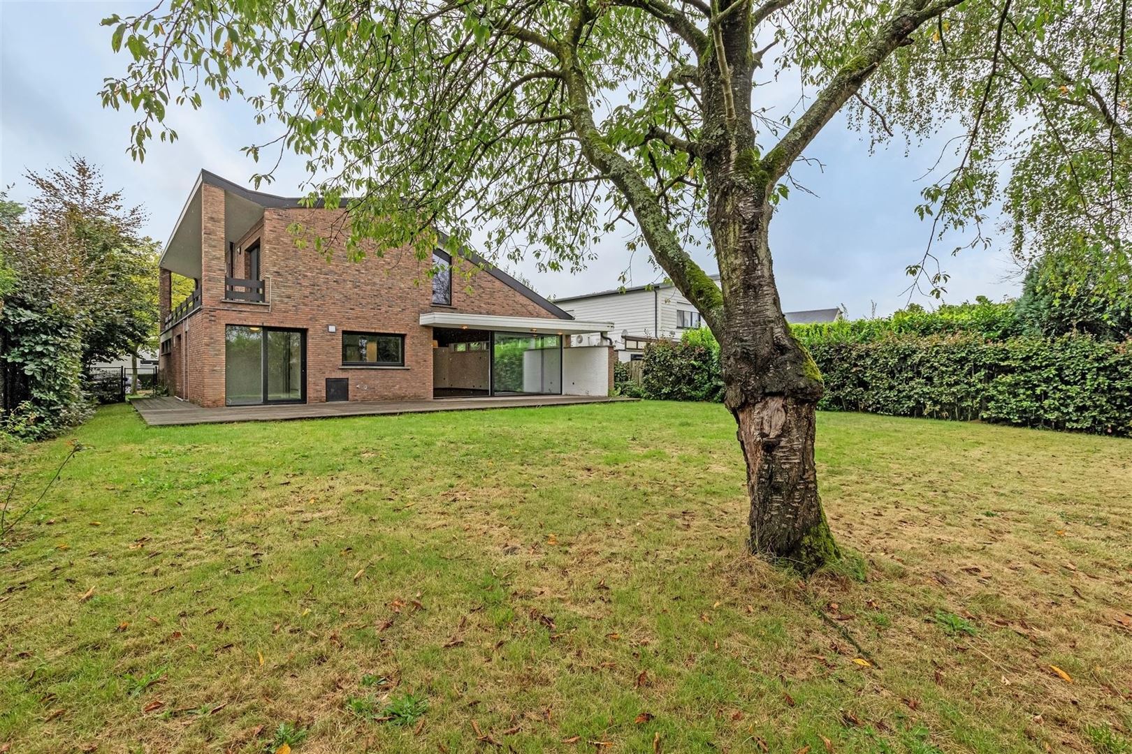 Ruime modernistische seventies villa op 825m²  foto 1