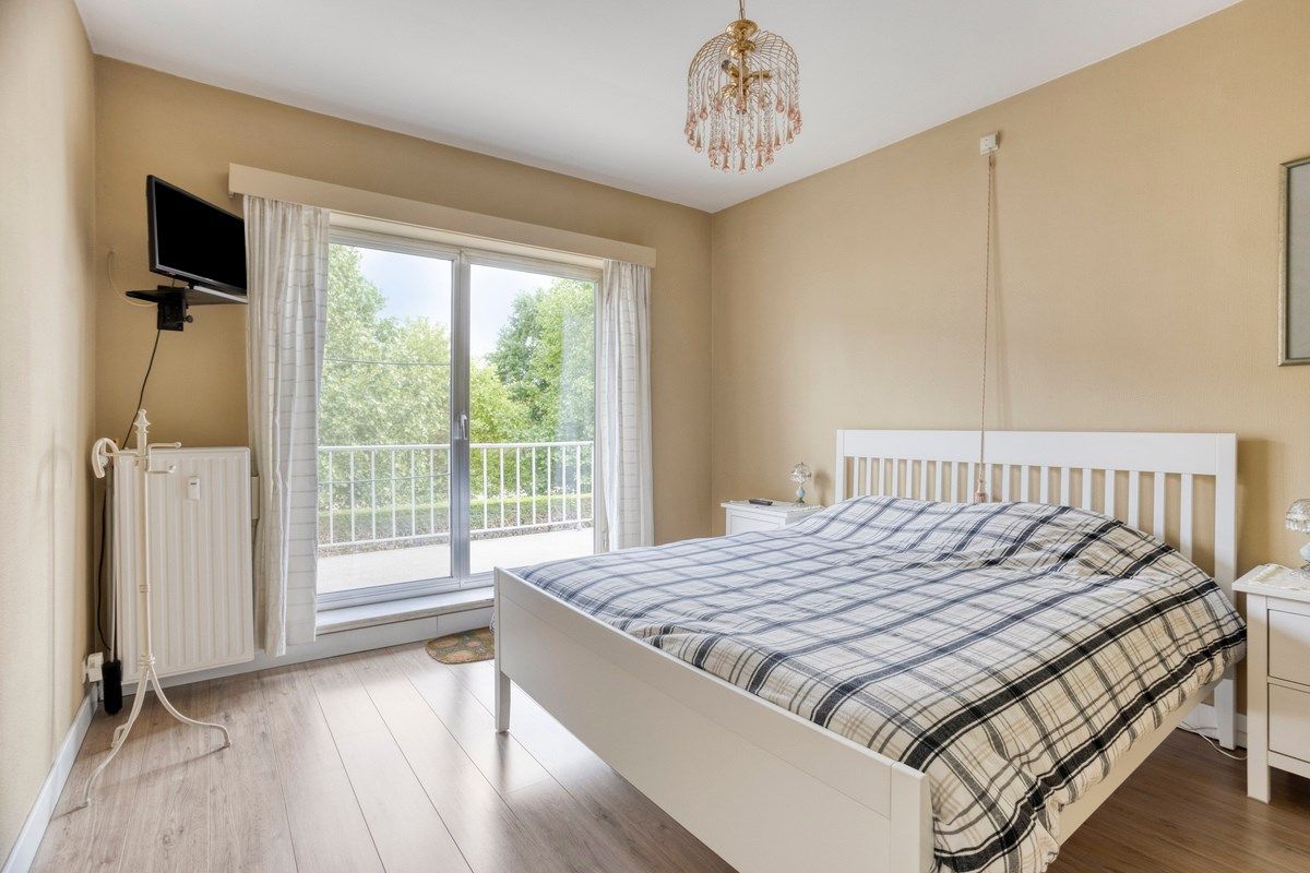 Opbrengsteigendom met 3 appartementen, garages en tuin foto 23