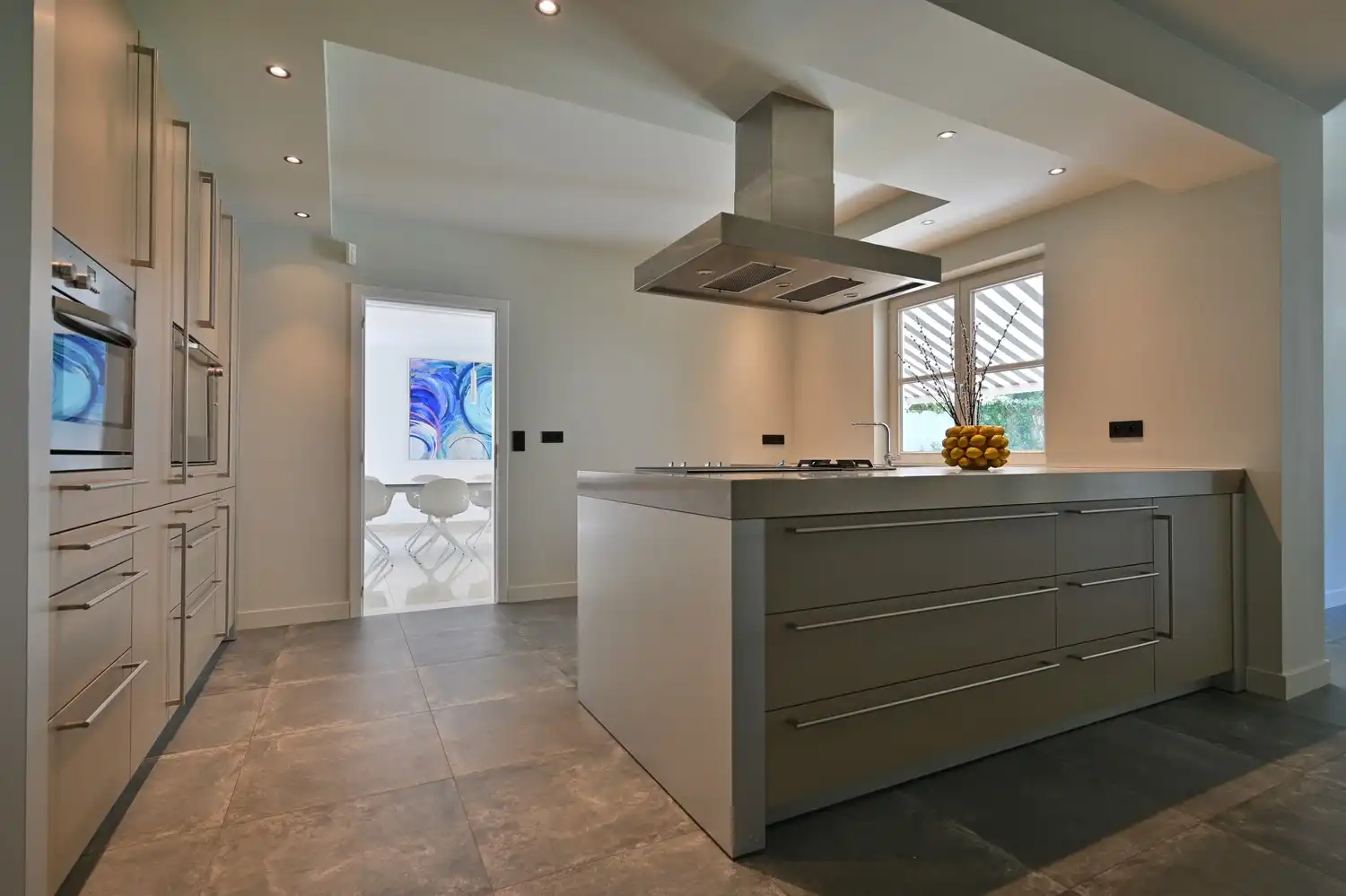 Exclusieve, gerenoveerde villa op toplocatie in residentieel Neerharen foto 12