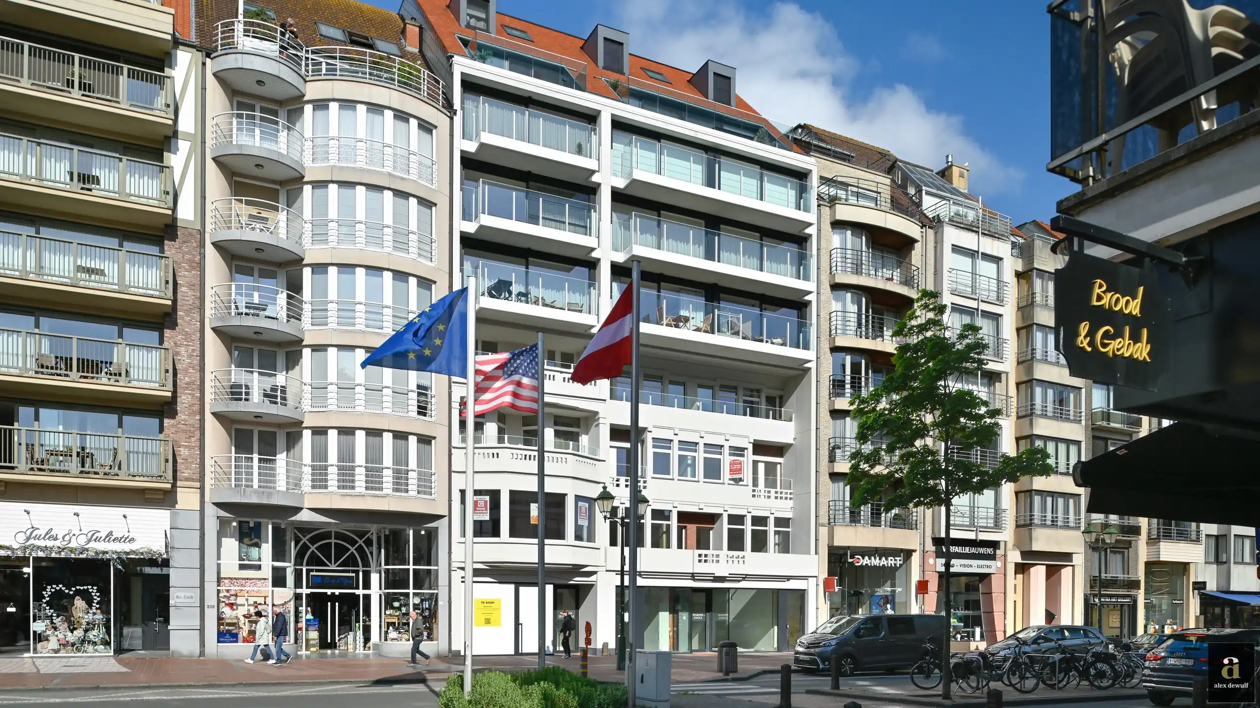 Ruim appartement 3-slpk op centrale ligging [Lippenslaan]. foto {{pictureIndex}}