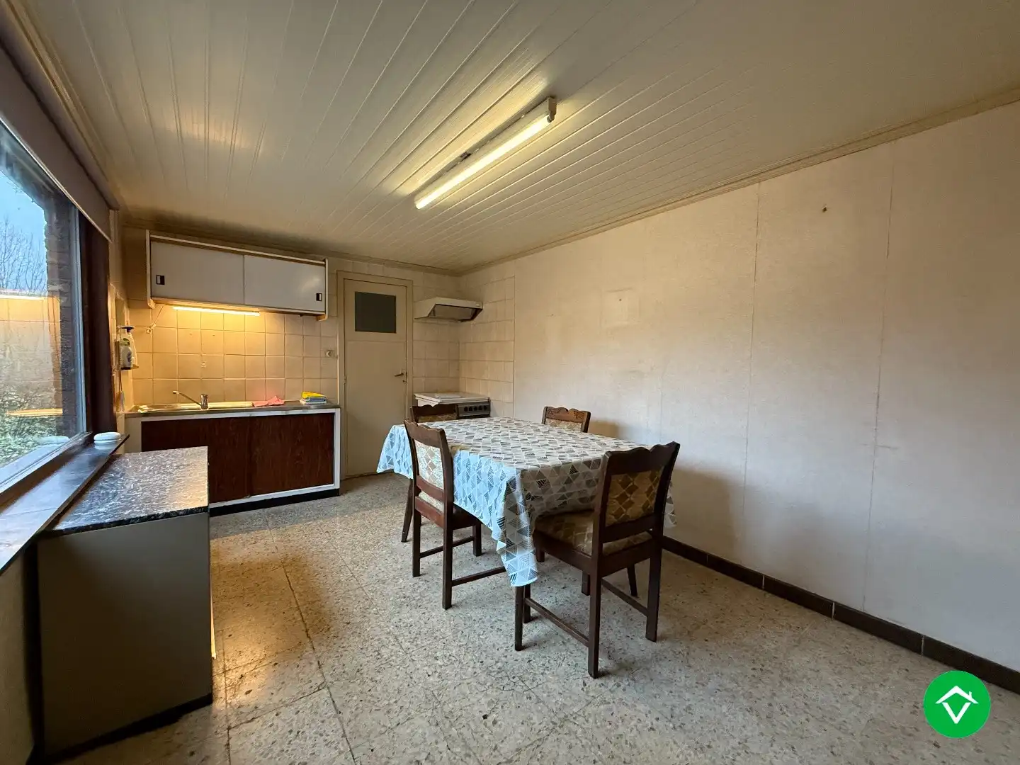 Ruime woning met 5 slaapkamers, garage en diepe tuin te Houthulst foto 9