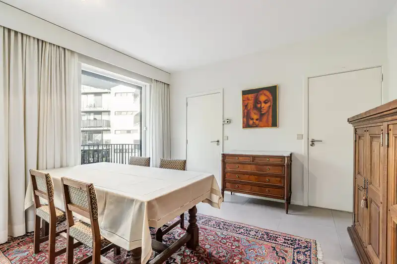 Roeselare – Prachtig ingericht appartement met 2 slaapkamers, bureel en zonnig terras foto 5